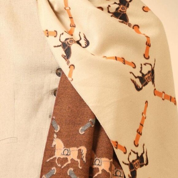 Cream reversible horse woven Vegan cashmere stole - Picture 5 of 9